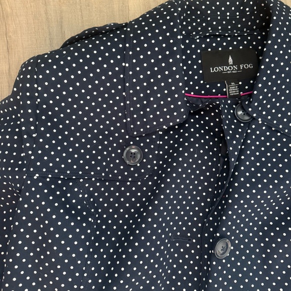 London Fog Navy Polka Dot Cotton and Spandex Trench Like / Rain Coat 🧥 - Picture 4 of 11
